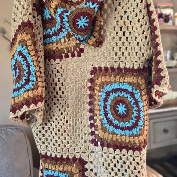 POL Crochet Hooded Poncho with Multicolor Pattern - Picture 4 of 9